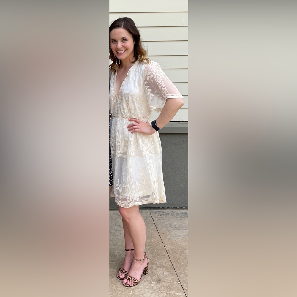 Gorgeous Lace V Neck Dress! Size L